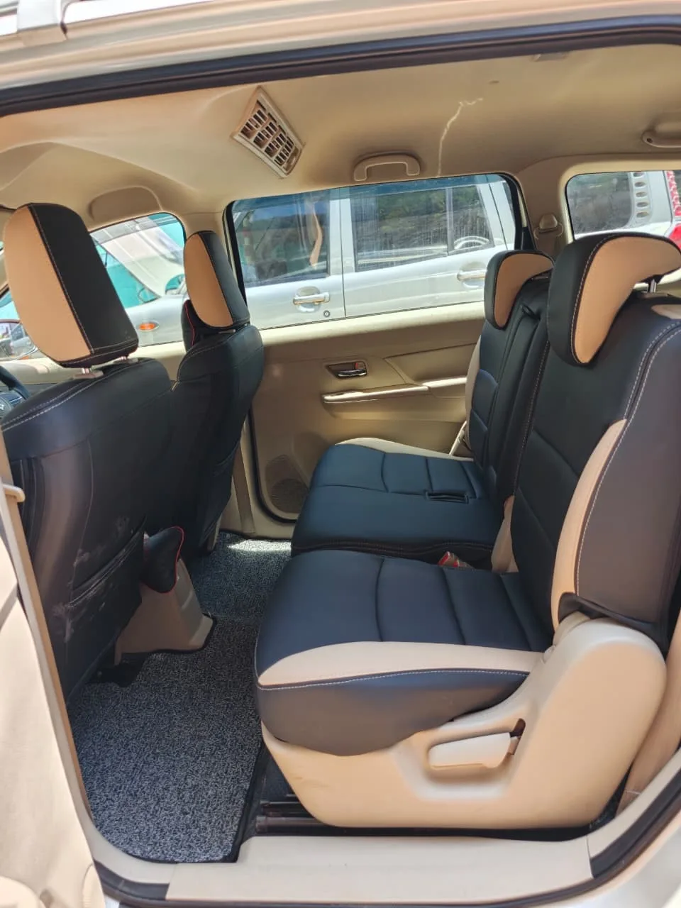 Maruti Ertiga taxi service in Kanyakumari — Interior Middle Row