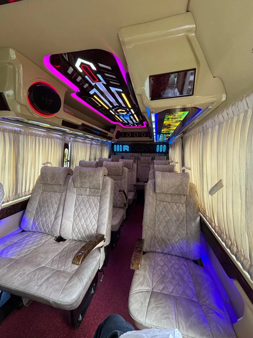 Tempo Traveller taxi service in Kanyakumari — Interior