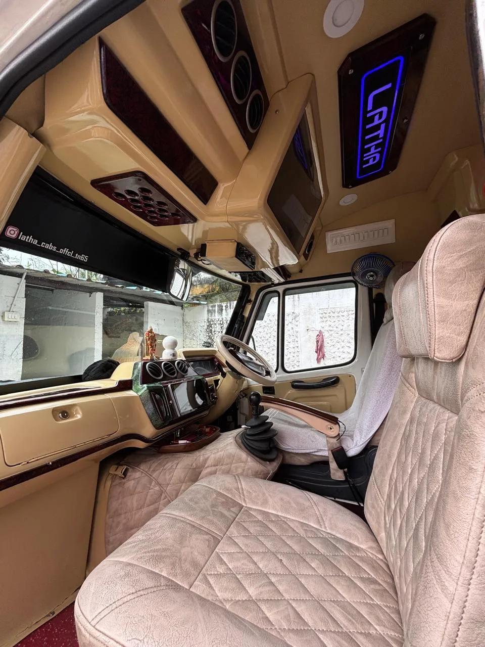 Tempo Traveller taxi service in Kanyakumari — Interior4